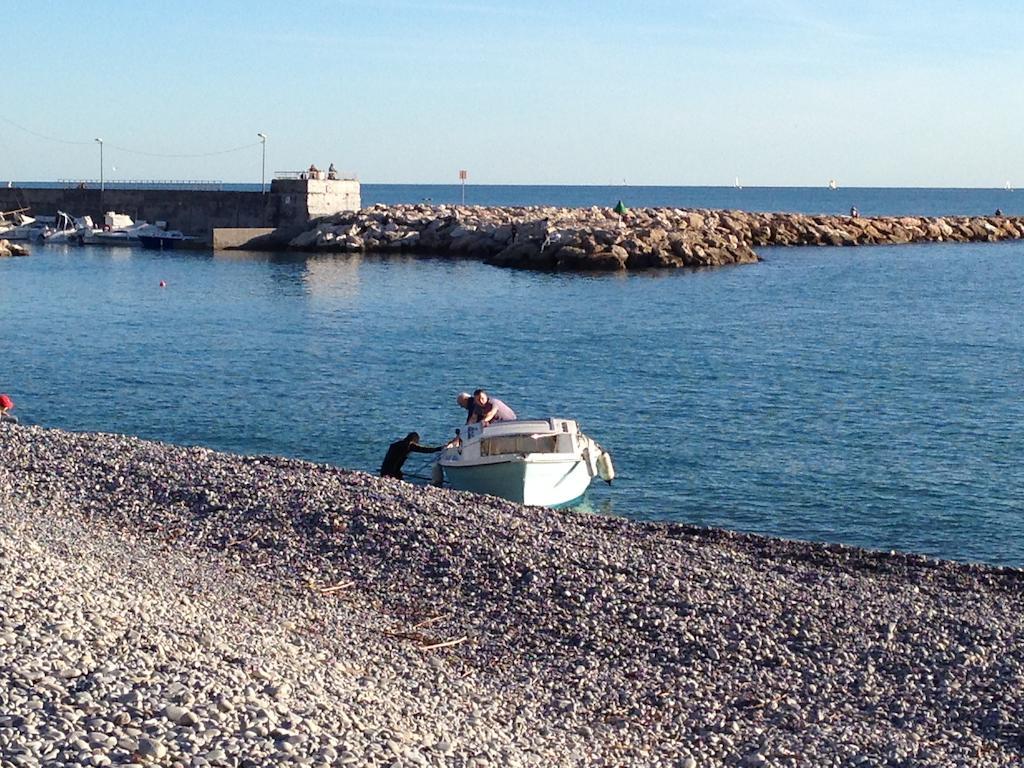 Petite Fleur D'Azur Bed & Breakfast Cagnes-sur-Mer Bagian luar foto
